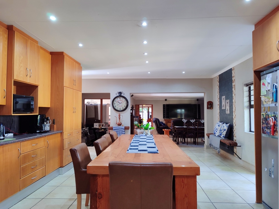6 Bedroom Property for Sale in Doringkruin North West